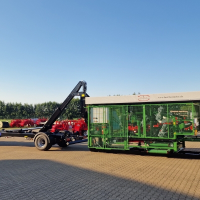 Single-axle hook lift trailer for transport
