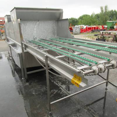 SVW 284 SEP 2-lane prewasher with 8 pumps and 4 water tanks Entry