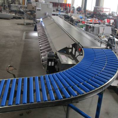 Roller conveyor with curve