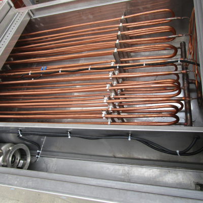 Tubes en cuivre montés sur le système de refroidissement avec groupe froid intégré