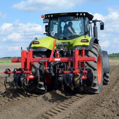Multipurpose hoe CHAMÄLEON with 4 discs at the rear