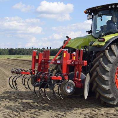 Multipurpose hoe CHAMÄLEON with 4 discs at the rear