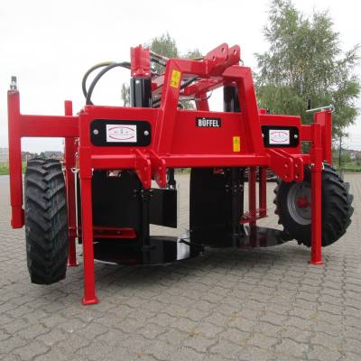 Haulm cutter with accessoires:  wedge-shaped distribution body