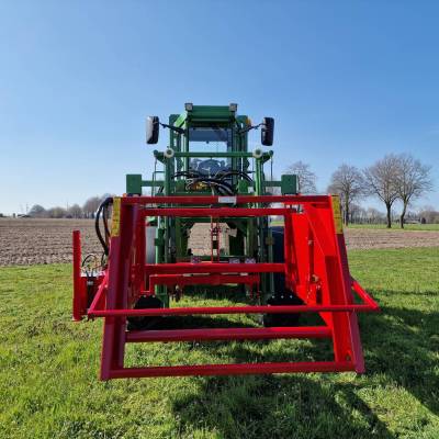 Wiesel HY01 im Frontanbau an HMF TRAC