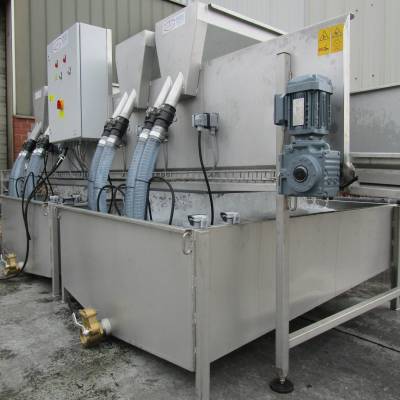 SVW 284 SEP Vorwäsche 2-bahnig mit 8 Pumpen und 4 Wasserkästen